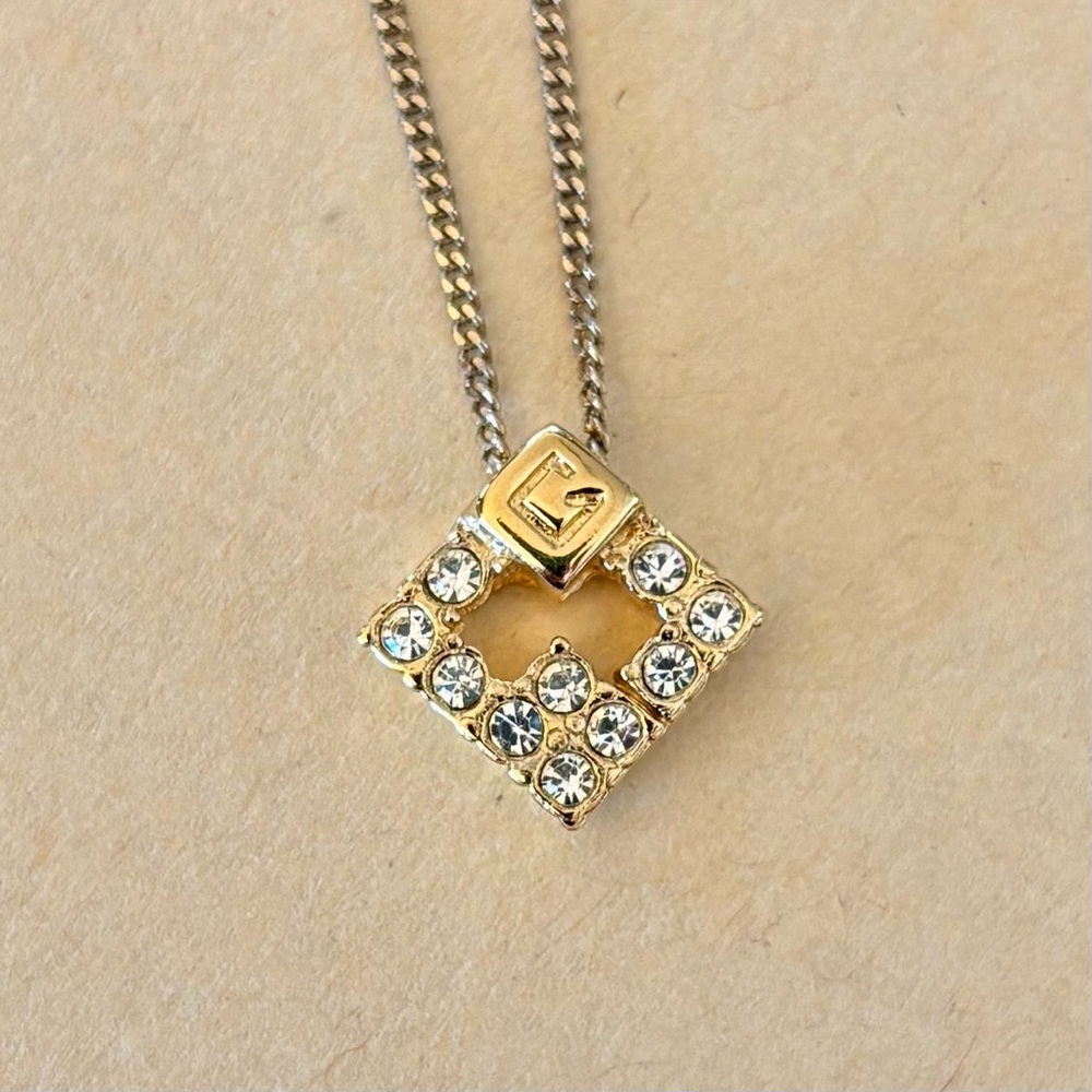 GIVENCHY 
Vintage Crystal G Pendant Necklace - Picture 10 of 12